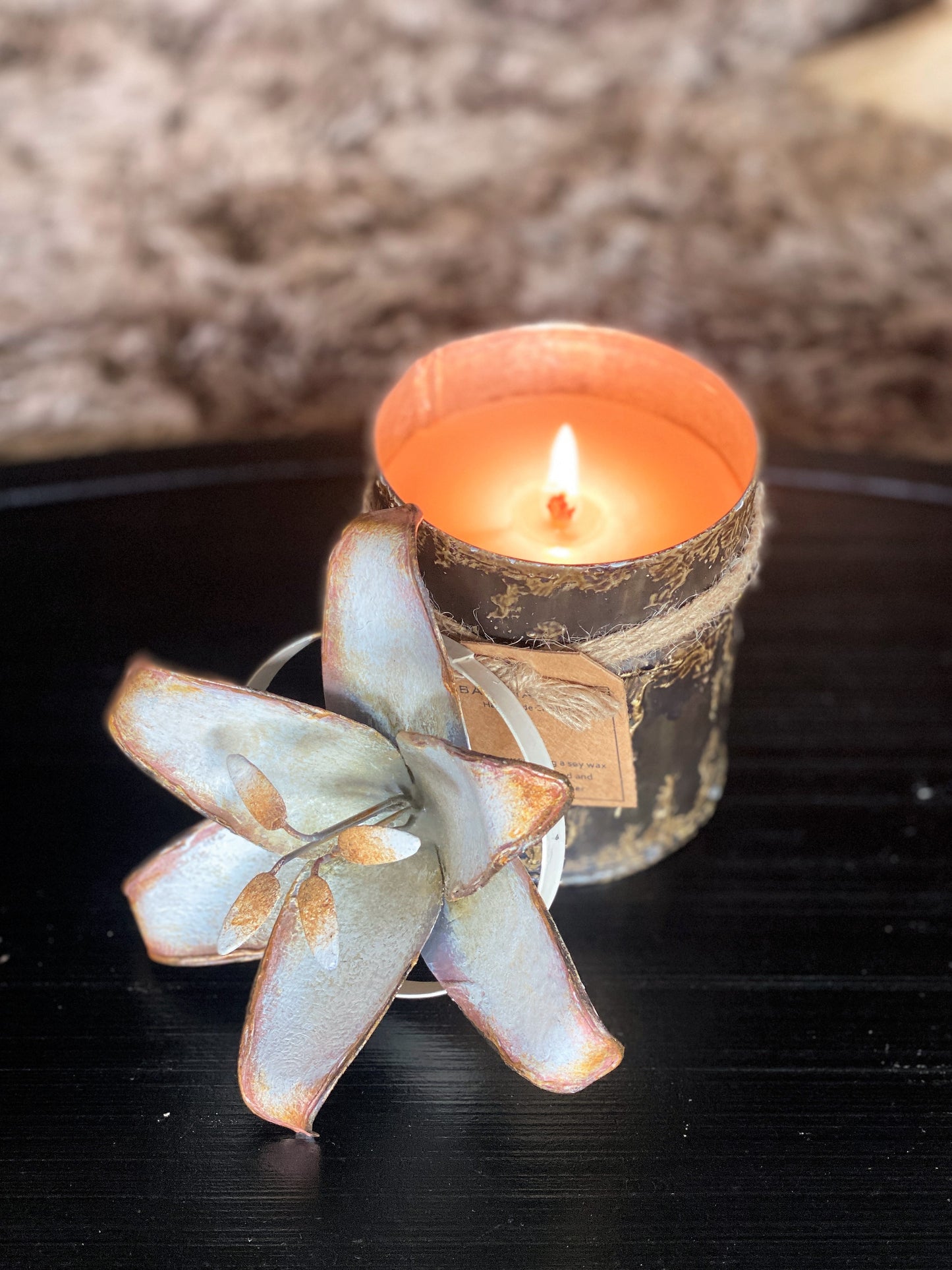 Spice Tin with Lily Flower Candle - White I Soy Candle