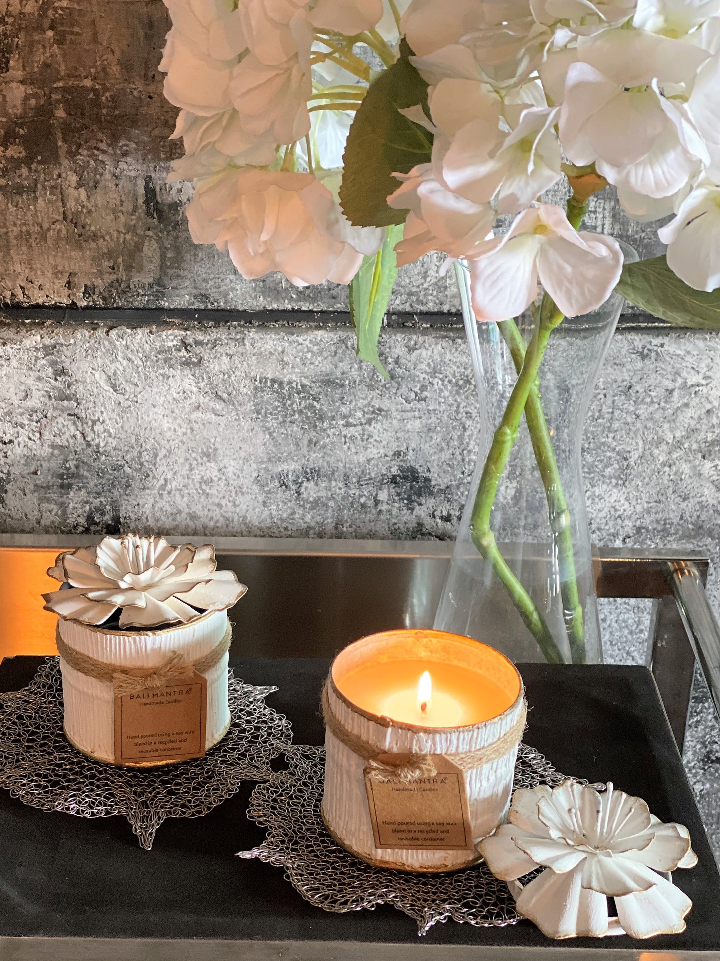 Hibiscus flower Lid with Mini Tin - White & Gold I Soy Wax Candle