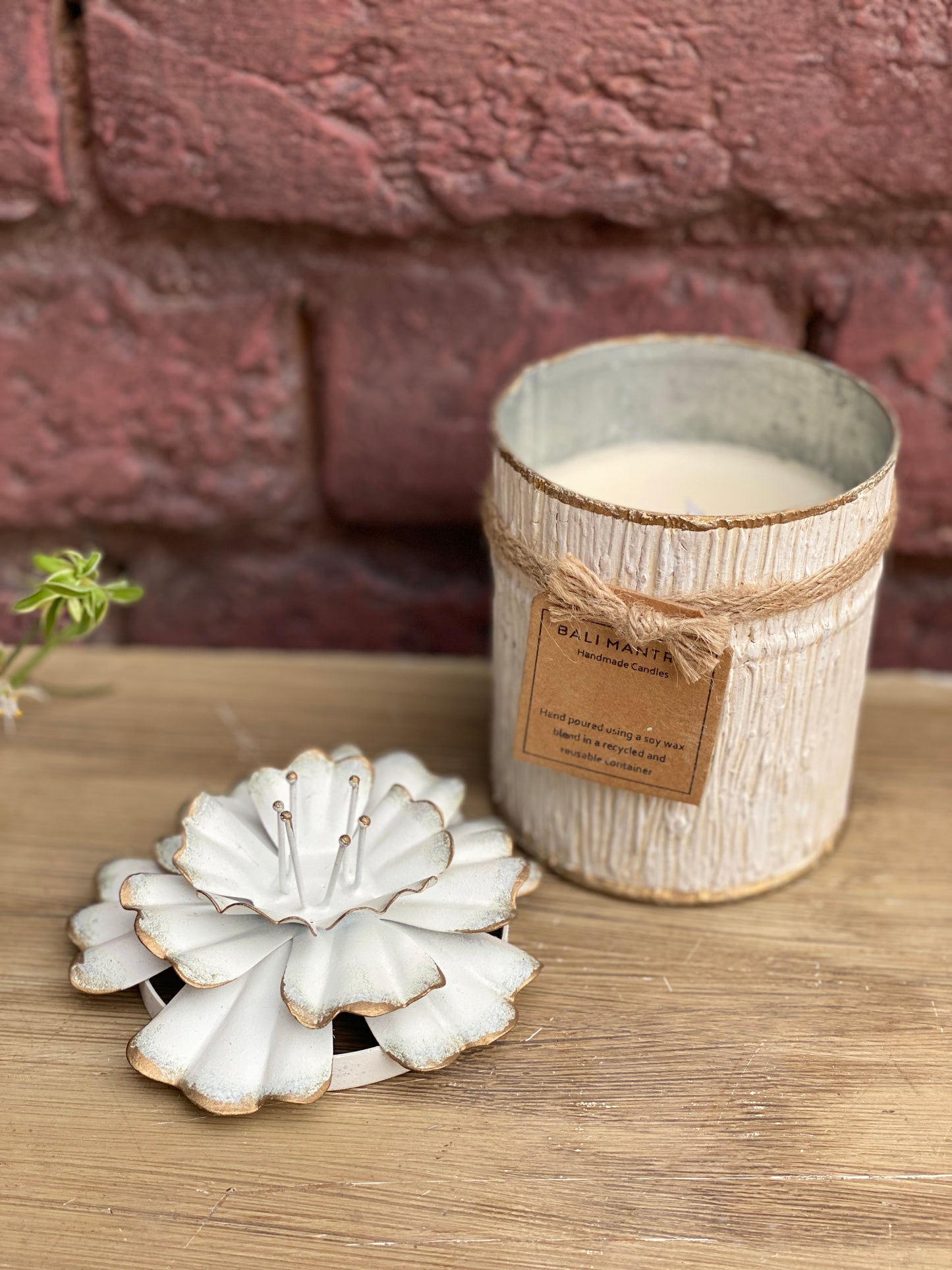 Hibiscus Flower Lid Candle Container - White/Gold - Large I Soy Wax Candles